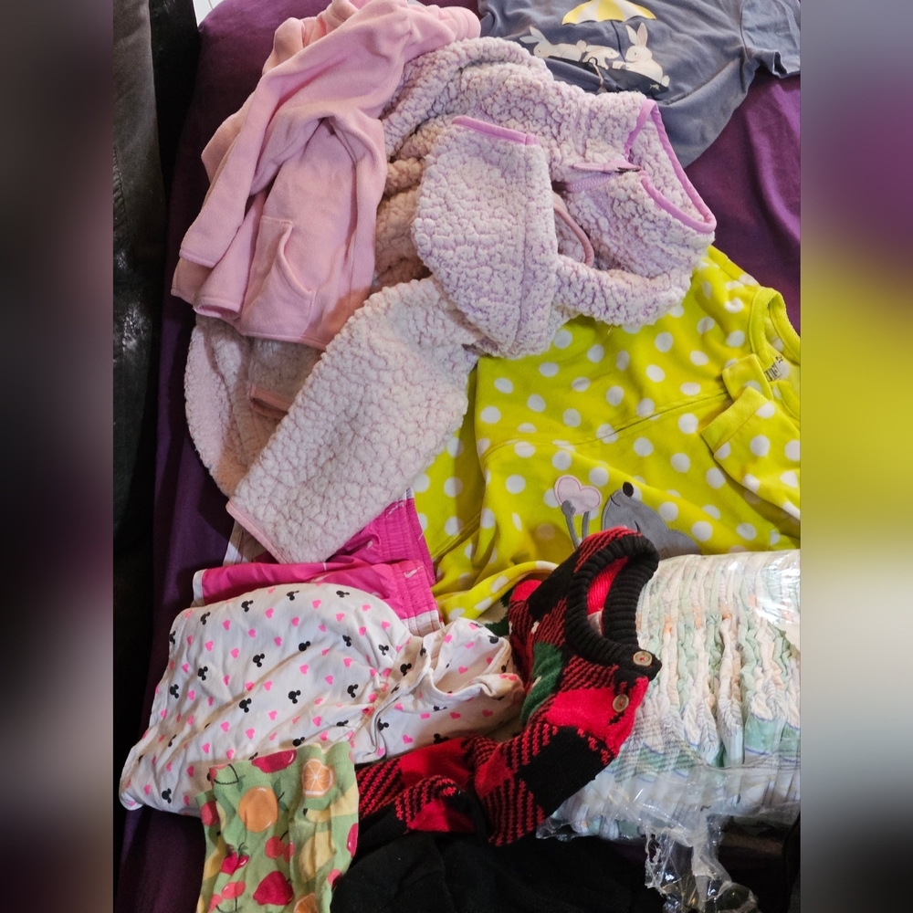 BABYGIRLS 2T Bundle with Diapers